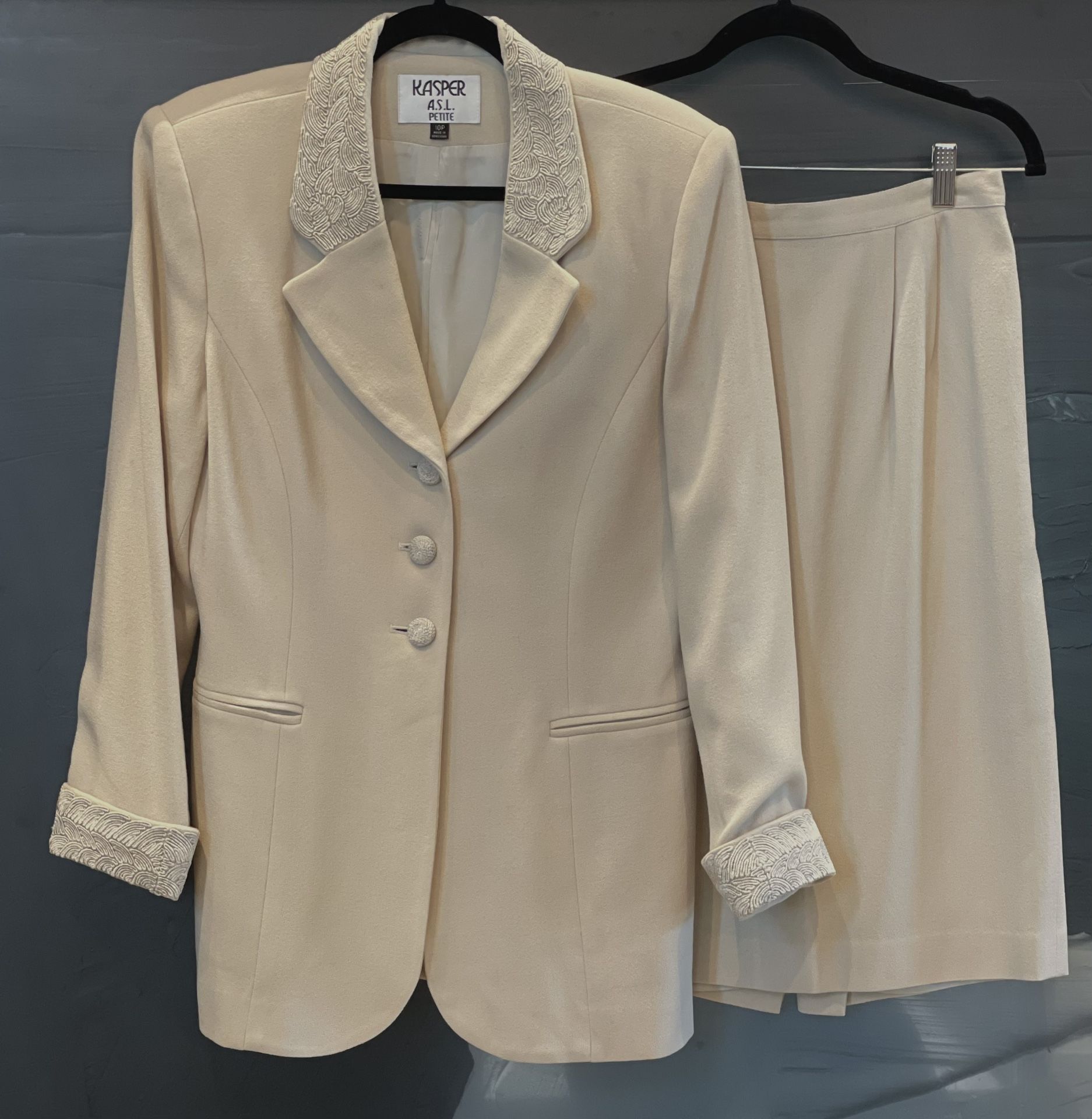 Kasper Vintage 100% Wool Beige/Tan 2 pc Collared Jacket & Skirt Suit Sz10P