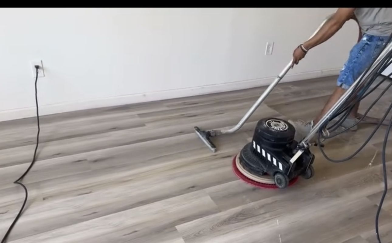 FLOOR CLEANING MACHINE
