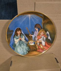 Silent Night Christmas Pageant Plate Collection
