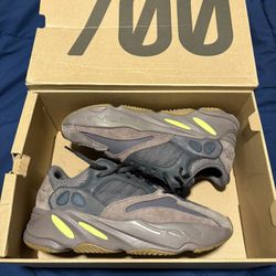 Yeezy Boost 700 ‘Mauve’ - Size 8.5 Men’s