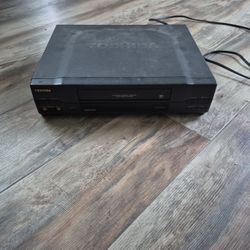 Toshiba 4-HEAD High Speed VCR + Cable