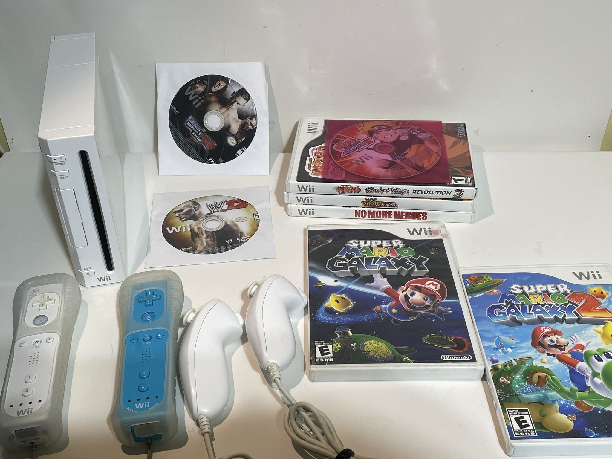 Nintendo Wii RVL-001 Console White Controllers, Nunchucks, Cords, Mario Galaxy 1 &2 - Tested And Working