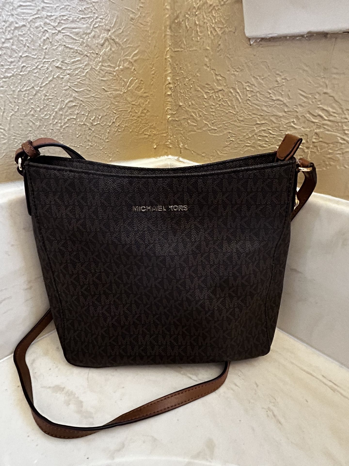 Michael Kors Messenger Bag