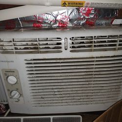 5000 Btu Window Air Conditioner One Year Old