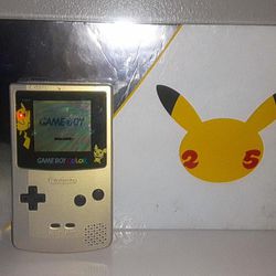 NINTENDO GAMEBOY COLOR 1998 GOLD / SILVER. RARE PIKACHU LIMITED EDITION
