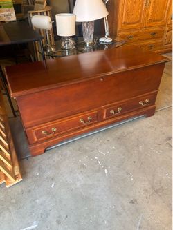 LANE Large cedar chest