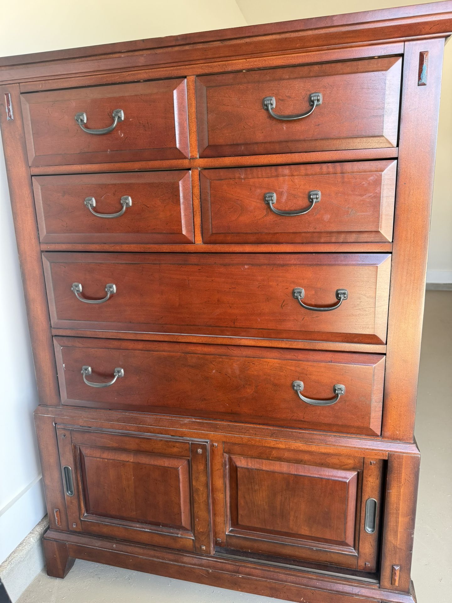 BEAUTIFUL BROYHILL TALL DRESSER