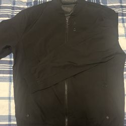 Windbreaker / No Hoodie
