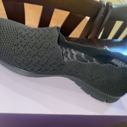 Sketchers Size 8 Wide Brand New 