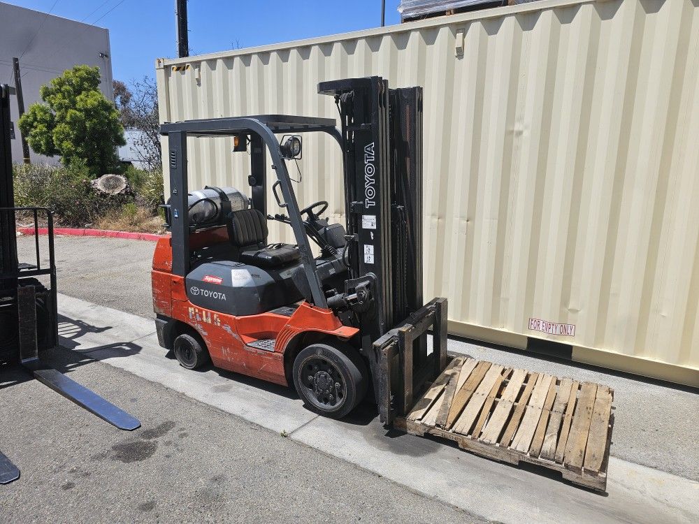 Toyota 7 Series Forklift 3 Stage Sideshift Tilt