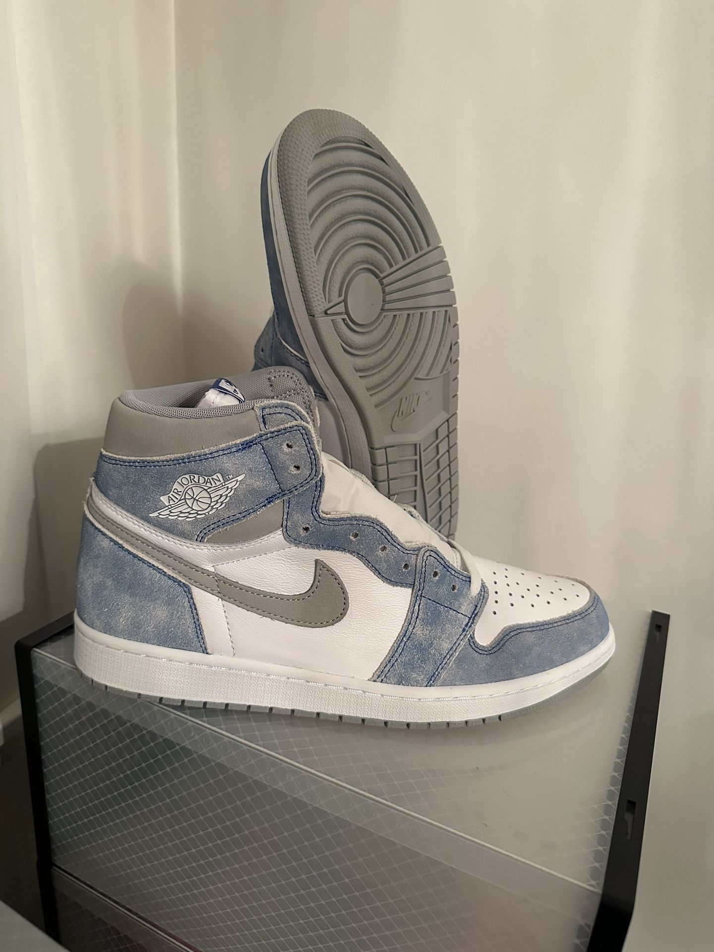 Air Jordan High OG Hyper Royal