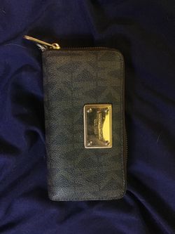 Michael Kors girls wallet