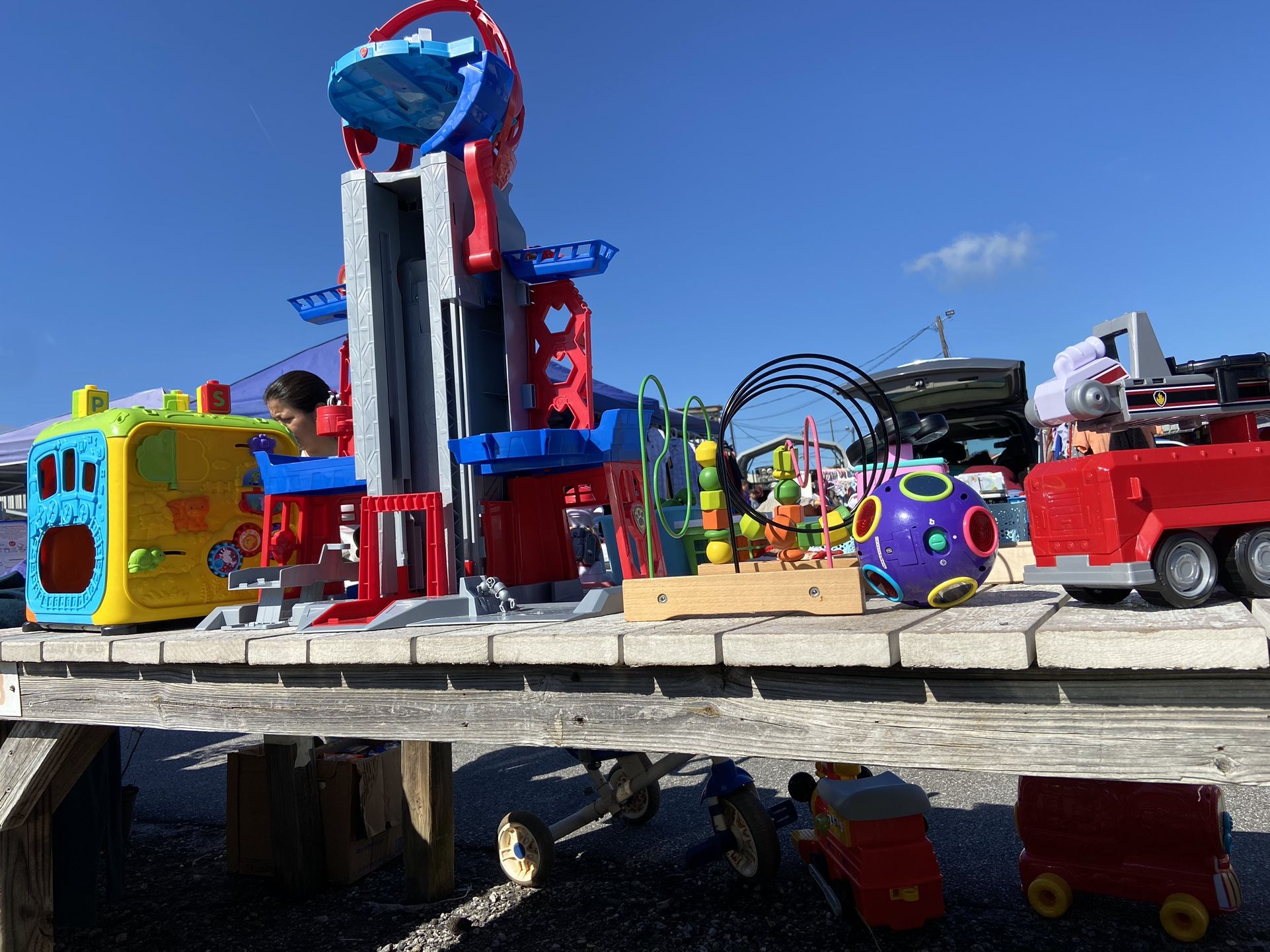TONS OF TOYS