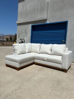 Small Sectional Couch 🛻Delivery Available🛻