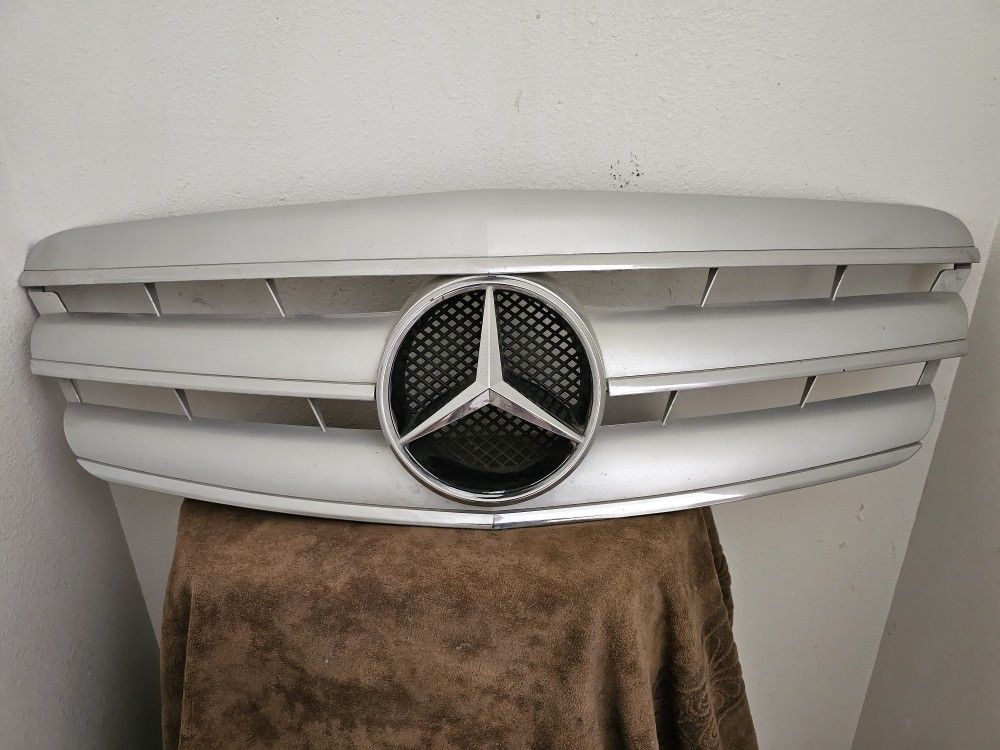 2007.2008.2009 Mercedes S550 Front End Parts