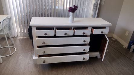 Dresser/ cabinet 7 Drawers
