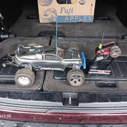 TRAXXAS PROLINE HIGH PERFORMANCE R/C Car With Controller A Must Have 