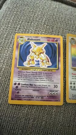 Pokémon cards dm for more pics & info!!