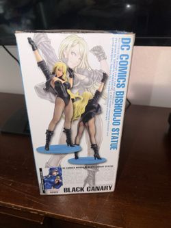 Black Canary statue
