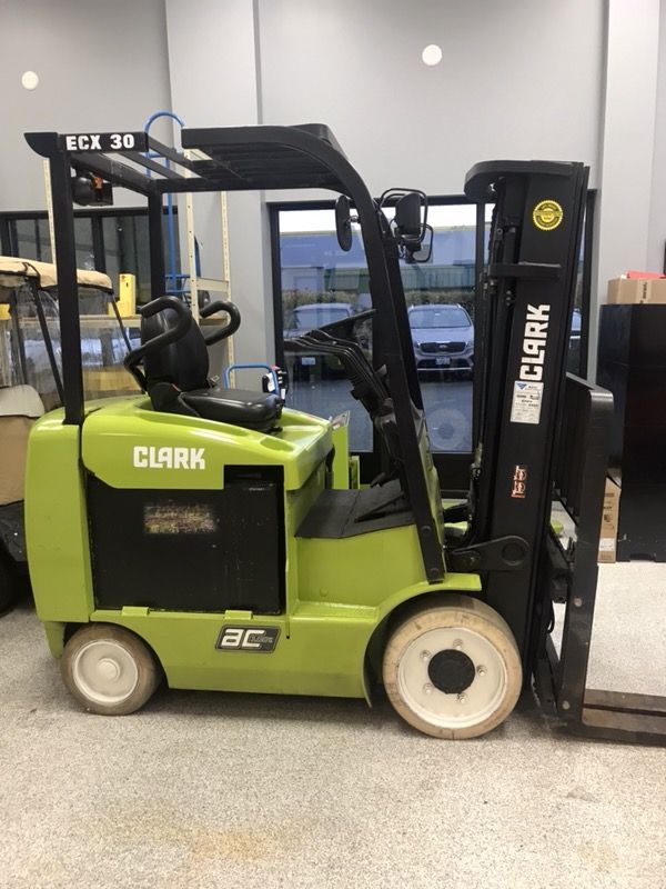 2010 clark 6k lb electric forklift