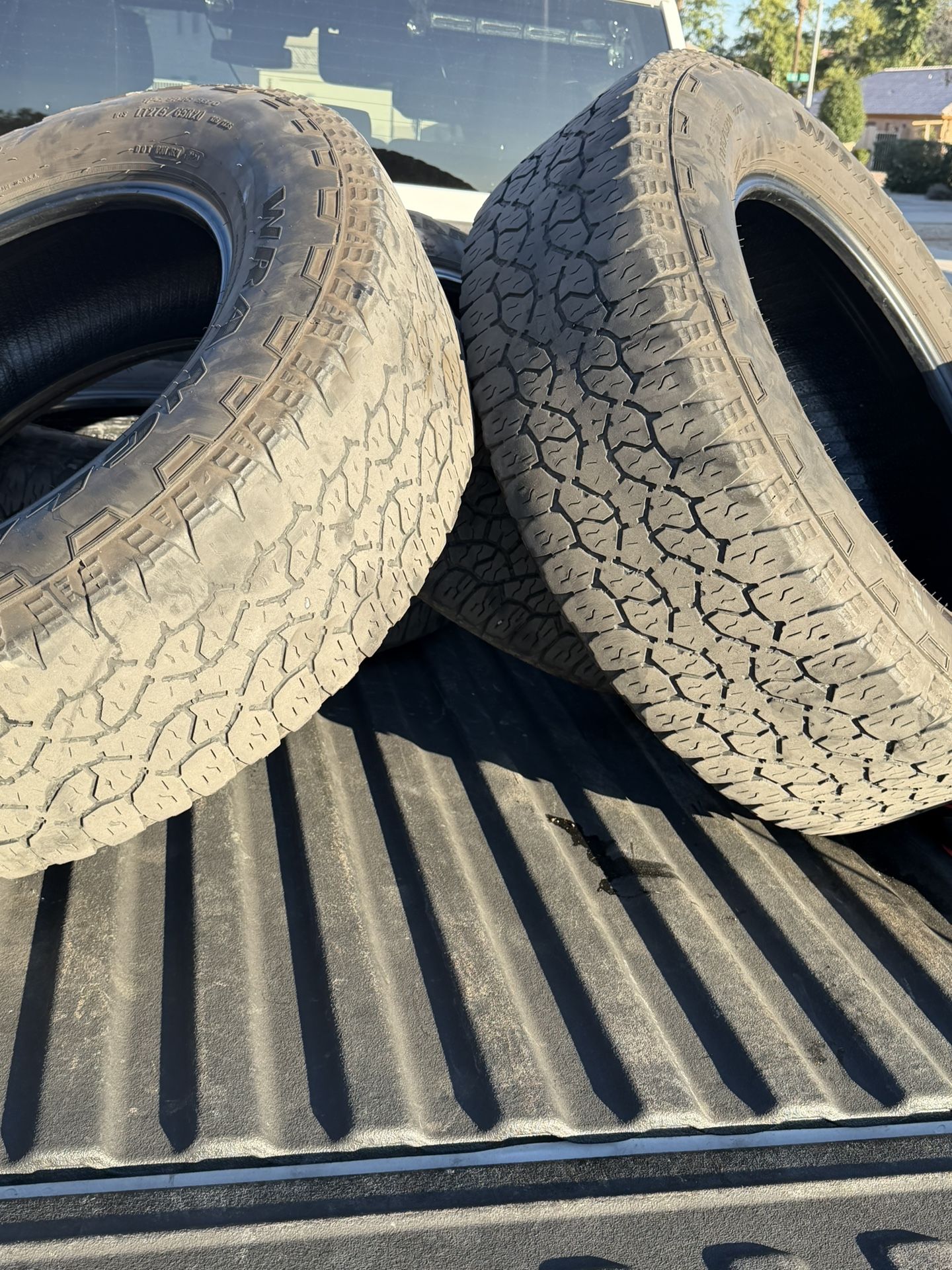 TIRES AT 275 / 65R20 (SET) USED