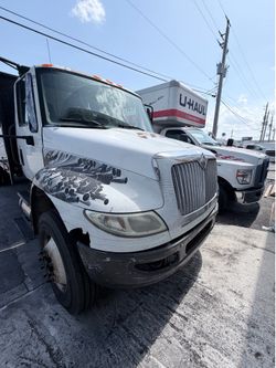 2013 International 440 Truck - Excellent Condition