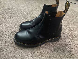 Doc Martens 2976 Yellow Stitch Smooth Leather Chelsea Boots