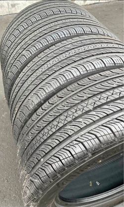 235 /55R19 CONTINENTAL brand tires set off 4 tires en excelente condición 80%lif