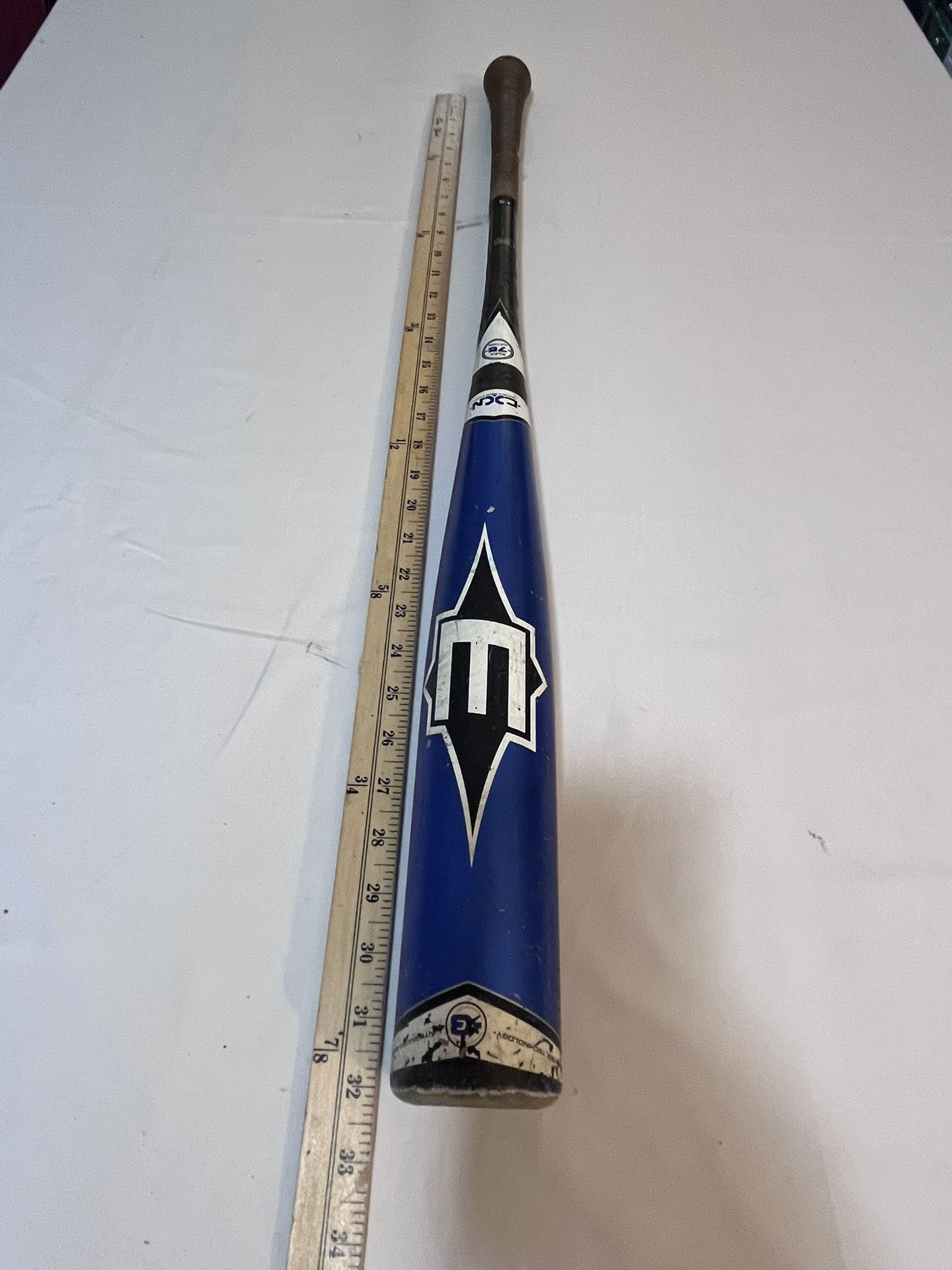 PREOWNED EASTON STEALTH BASEBALL - MODEL BCNS - LNGTH 32" - WGT 28 OZ - BARREL DIA 2 5/8" - BESR