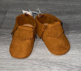 Old Navy Tan Brown Unisex Faux-Suede Moccasin Booties for Baby Size 12-18 Months