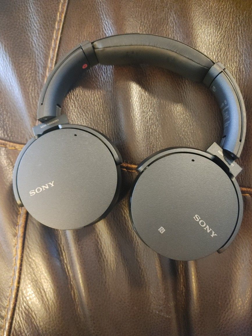 Sony 950N1 Extra Bass Wireless Bluetooth Noise Cancelling Headphones