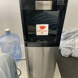 Frigidaire Water Dispenser With Ice Making 
