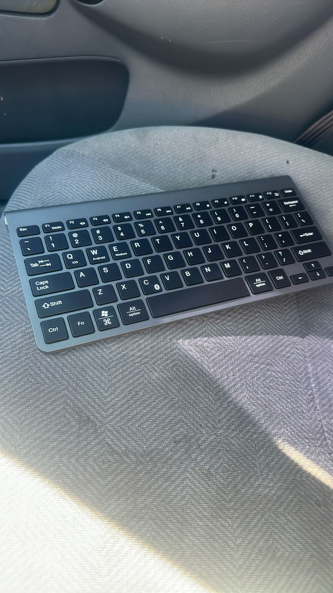 wireless keyboard for ipad/iphone/laptop