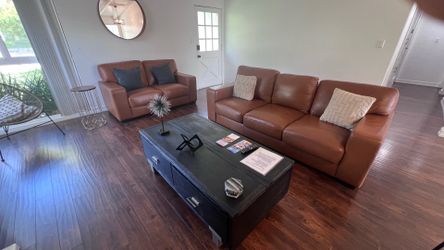 🏡 Modern Sofa + Coffee Table Living Room Set – Excellent Condition! 🛋️✨
