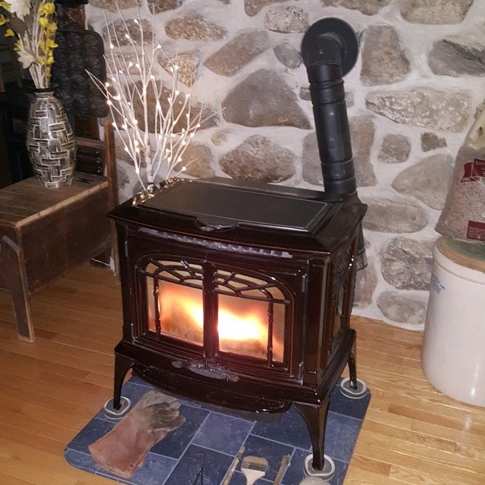 Lopi Leyden 55lb hopper Pellet Stove for Sale in Auburn, NH - OfferUp