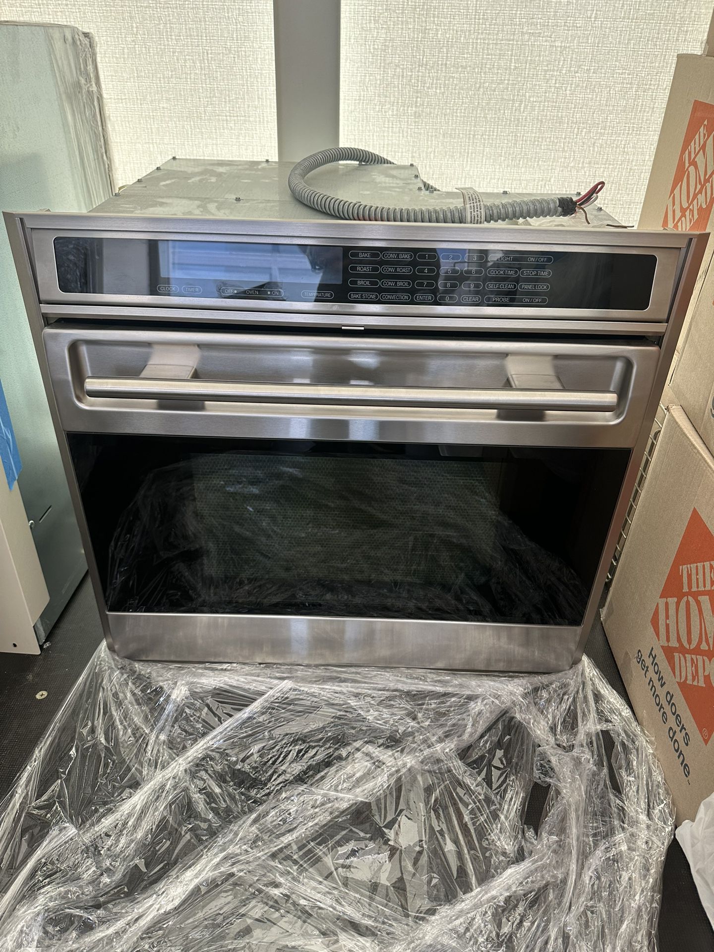Wolf SO30 - 30” Single Wall Oven In Perfect Condition