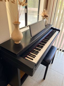 Roland HP 2700 Electric Piano