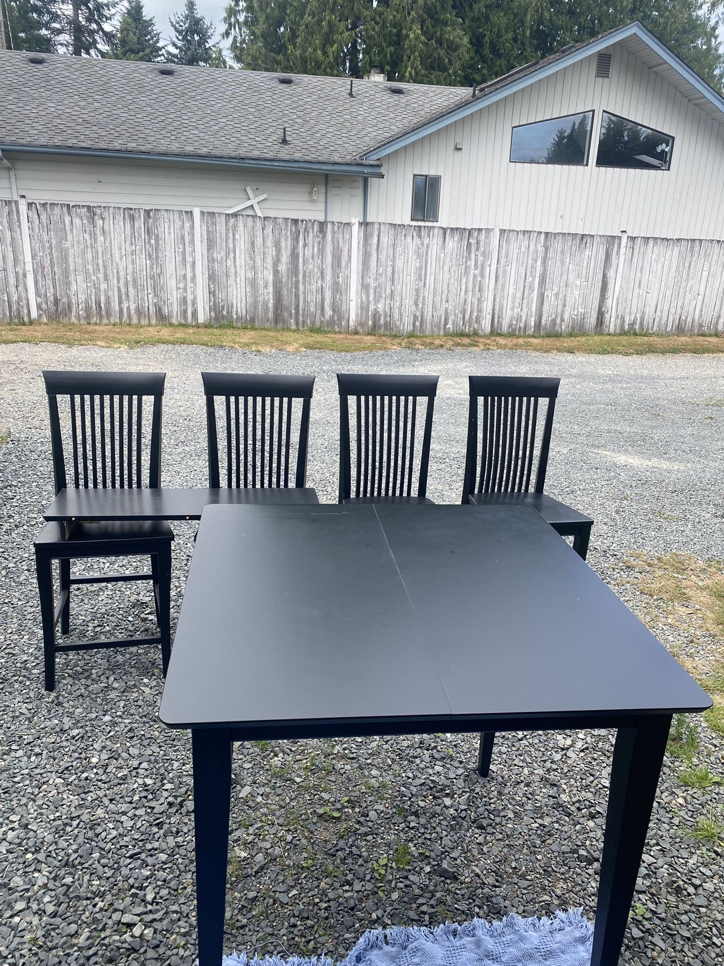 Breakfast Table And Chairs