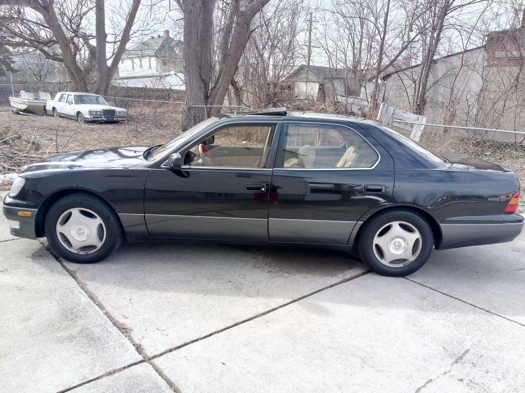 1999 Lexus LS 400