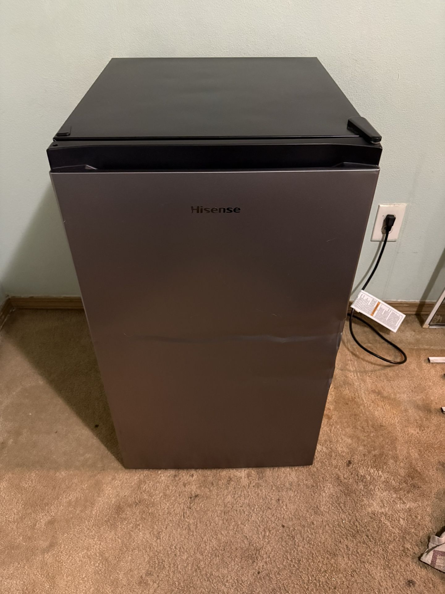 Hisense 4.4CF Silver Mini Fridge