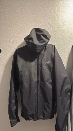 Brand new men’s Arc’teryx jacket