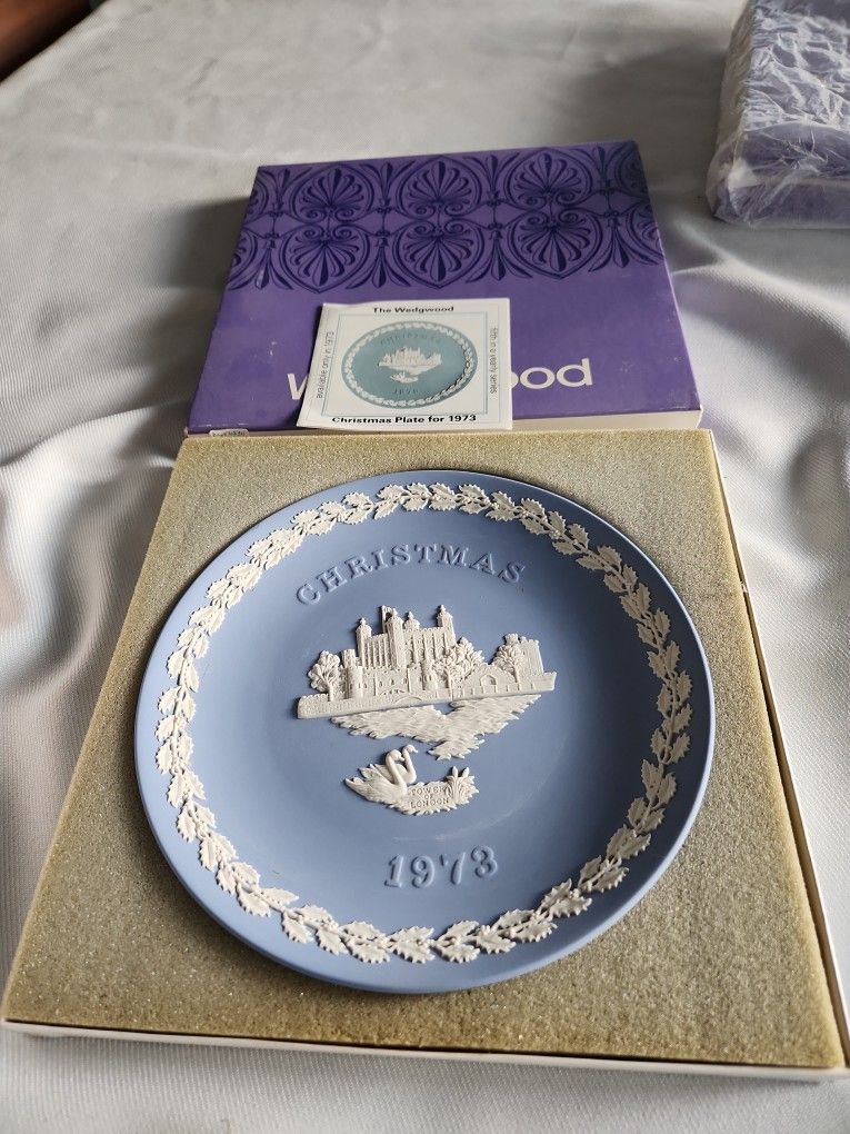 Wedgwood Christmas Plate 1973. New In Box