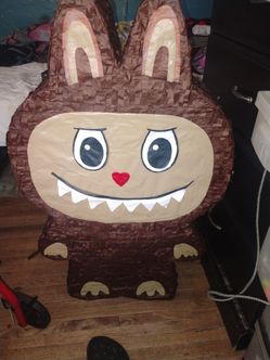 This is a big pinata La bubu
