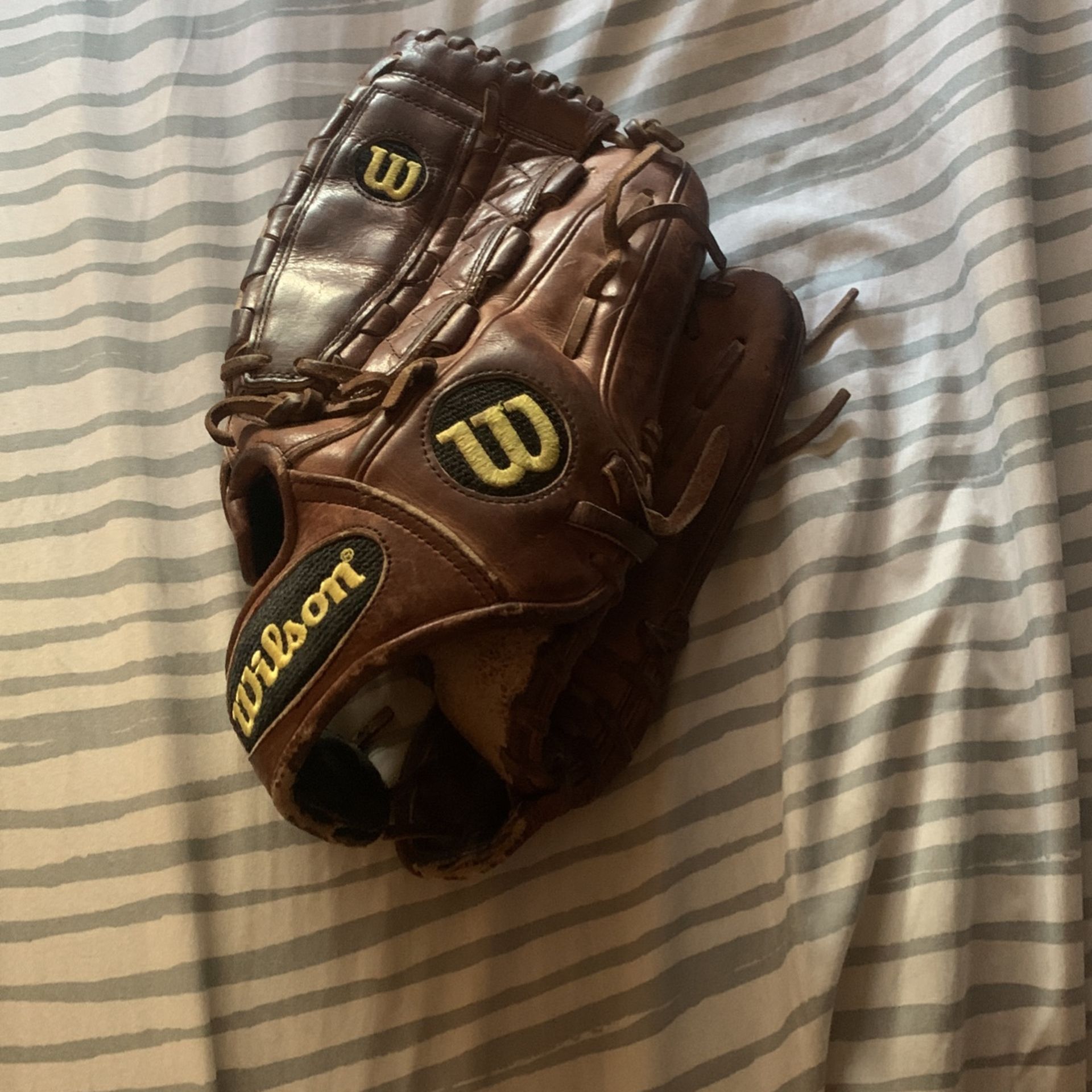 A2000 Wilson Baseball Glove 
