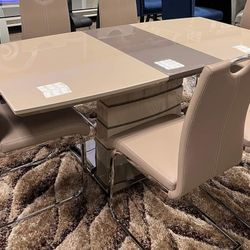 ‼️Selling New Dining Room Set ‼️