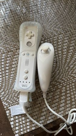 Original Wii Controller with Silicon cover and Nunchuck