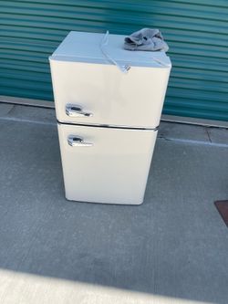 Mini fridge