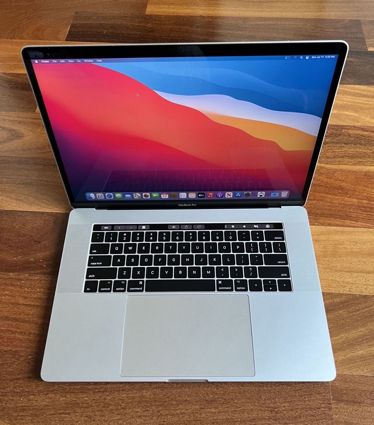 MacBook Pro 15” Touch Bar 2.6ghz i7 16gb ram 500gb Ssd , 1