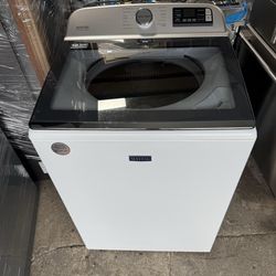 Maytag washer 5.3 cubic feet almost new one receipt for 90 days warranty