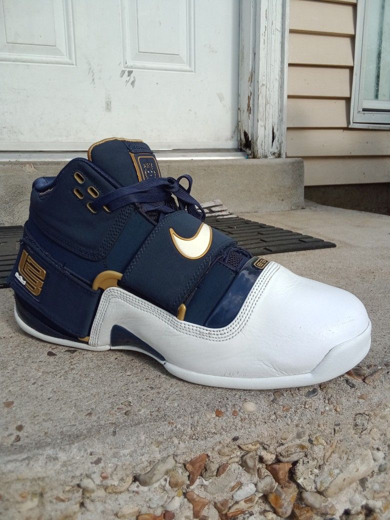 Nike LeBron Zoom Solider 1 (25 Straight) Men Size 11
